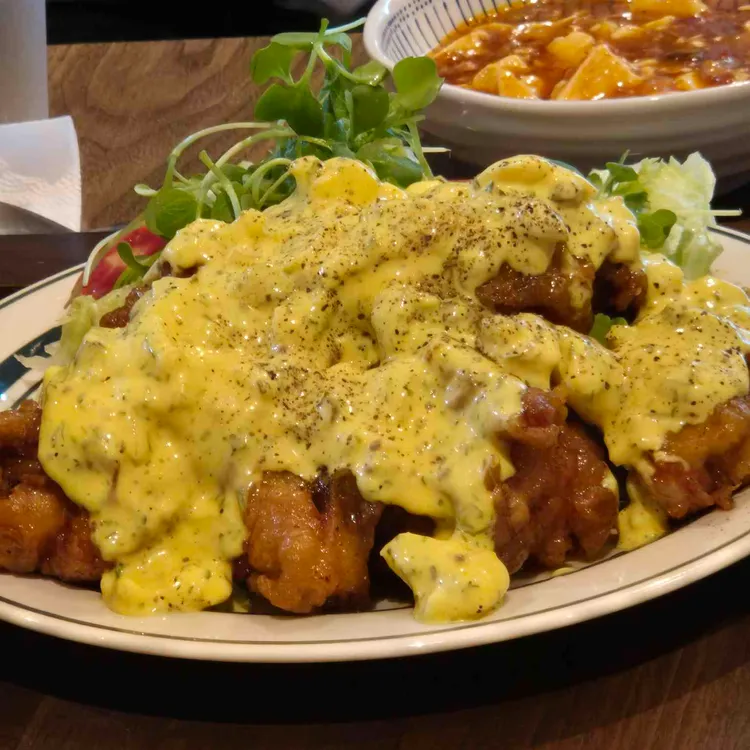 Fried chicken covered with tartar sauce at Saeol near BEXCO